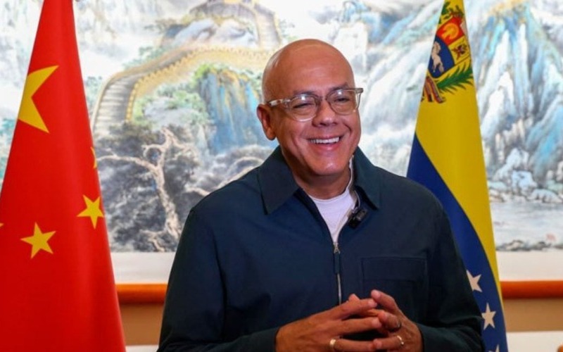 Jorge Rodríguez viaja a China en representación de Maduro en medio de las tensiones con EE UU