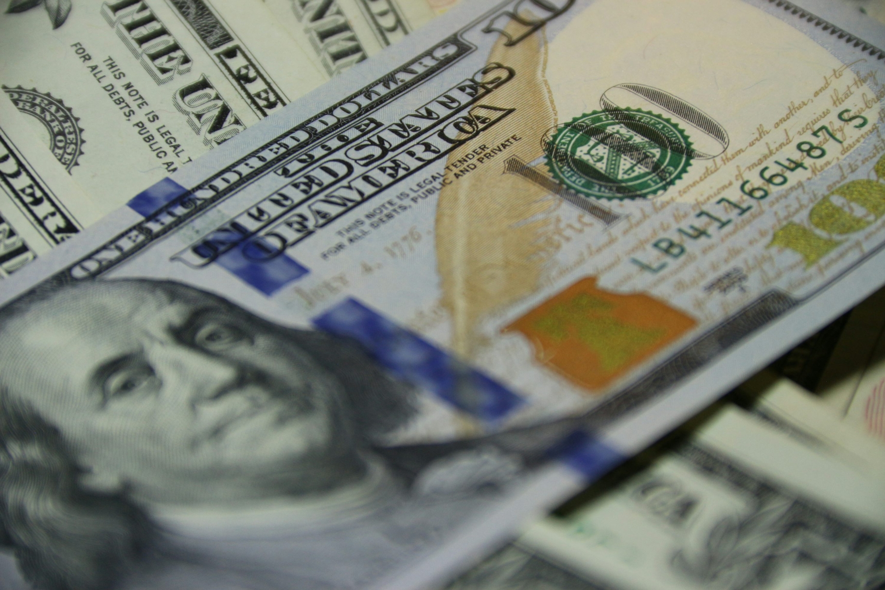 Aumento del dólar oficial mantiene la presión inflacionaria en la economía venezolana