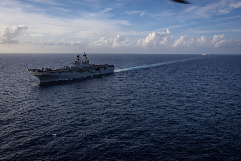Estados Unidos difunde primeras imágenes del buque USS Iwo Jima en el Caribe