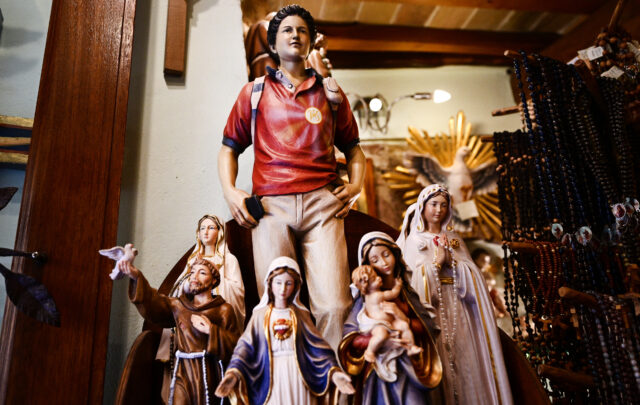 Carlo Acutis, el "santo milenial", al que ya rezan en la basílica de la Mercè de Barcelona