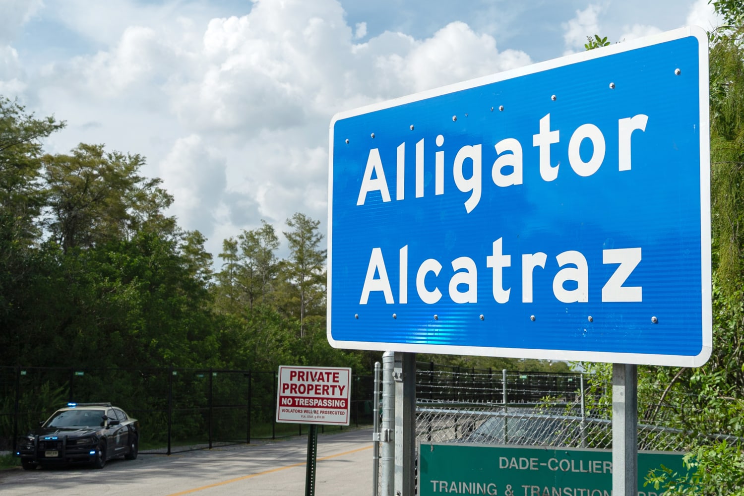 Jueza de EE UU ordena a ICE permitir abogados a migrantes detenidos en Alligator Alcatraz