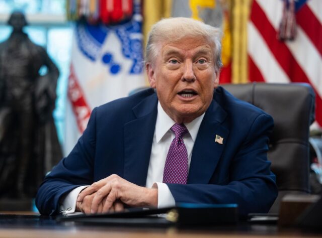 Trump niega haber conversado con su administración para planear un "cambio de régimen" en Venezuela