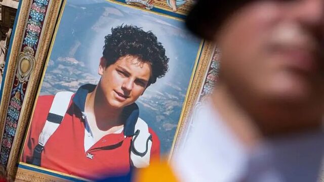 Quién fue Carlo Acutis, el "influencer de Dios" al que el Vaticano declaró santo tras atribuirle el milagro de curar a una joven costarricense