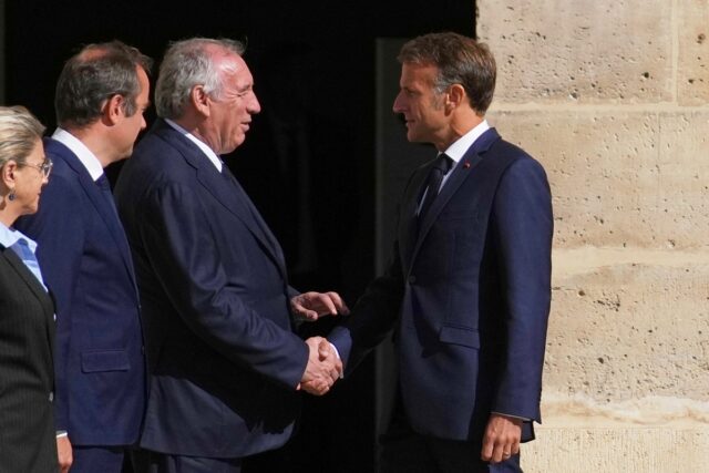 Macron busca recambio tras la dimisión de su cuarto primer ministro desde enero de 2024