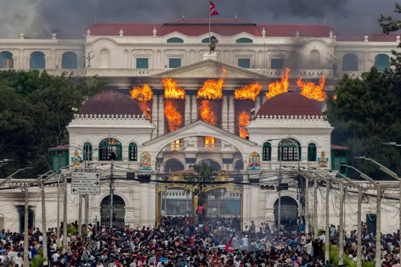 Las protestas de la generación Z por la prohibición de las redes sociales y contra la corrupción en Nepal que hicieron caer al primer ministro