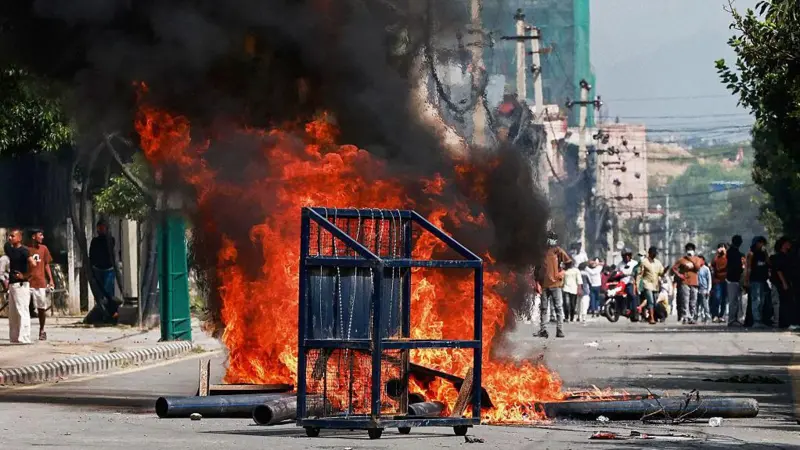 Las protestas de la generación Z por la prohibición de las redes sociales y contra la corrupción en Nepal que hicieron caer al primer ministro