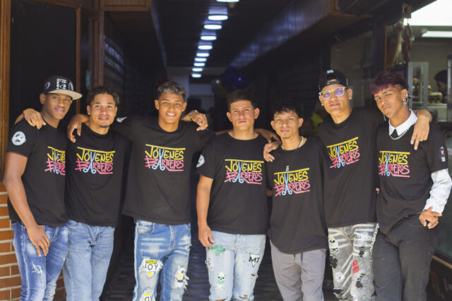El oficio de la barbería transforma el futuro de los jóvenes en La Vega
