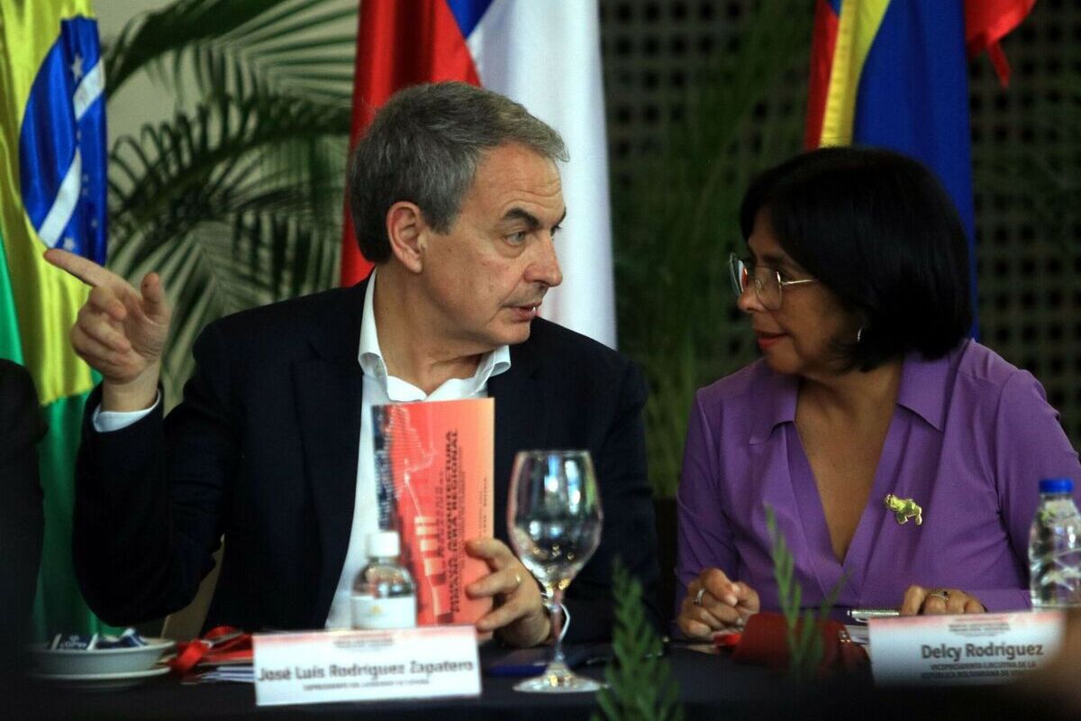 Zapatero_Delcy