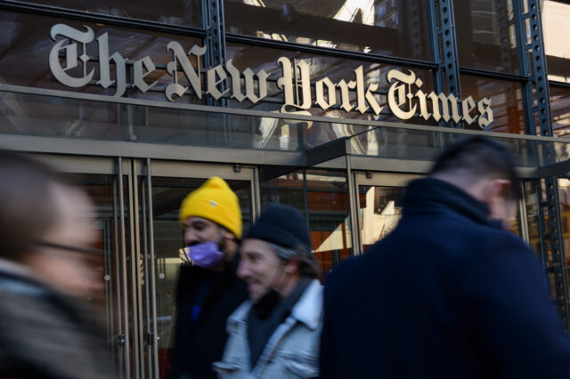 Trump demanda por 15.000 millones de dólares al New York Times por difamación