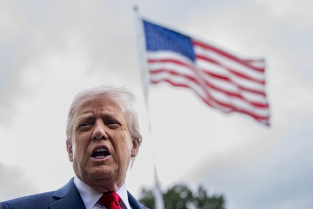 Trump designa como organización terrorista al movimiento antifascista en EE UU