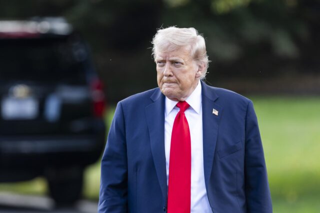 Trump llega a la residencia de campo de Starmer para una reunión bilateral