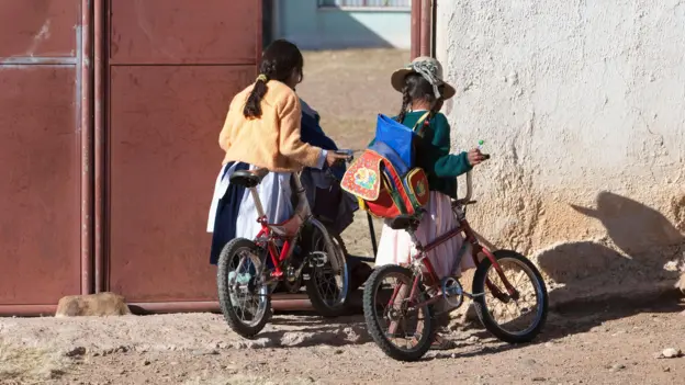 El legislativo de Bolivia prohíbe el matrimonio infantil: "Esta es una lucha que dimos unidas para evitar que se vulneren los derechos de los niños"