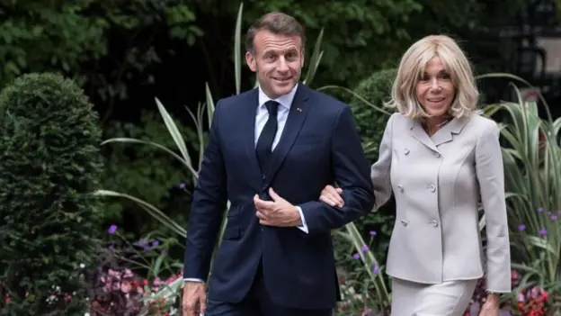 Emmanuel Macron presentará "pruebas científicas" ante un tribunal de EE.UU. para demostrar que su esposa, Brigitte, es mujer