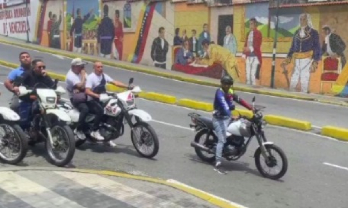 Official groups intimidate relatives of political prisoners after "Mass for freedom" In Caracas groups