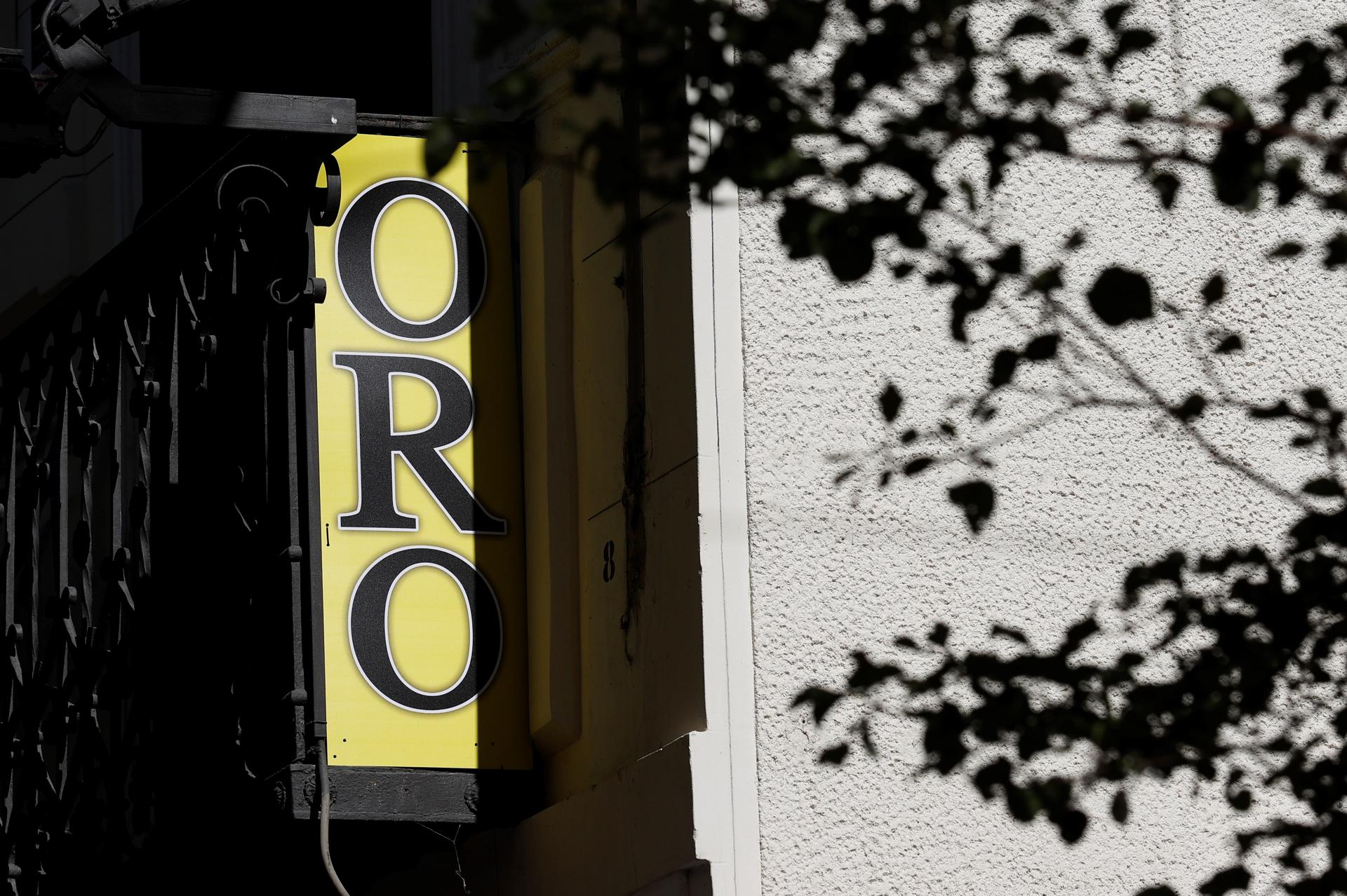 El oro supera por primera vez en su historia los 4.000 dólares por onza ...