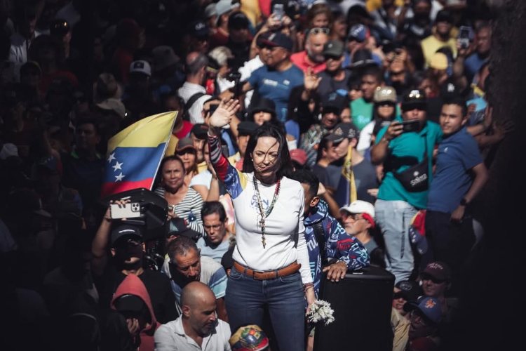 Gloria a María Corina Machado y al bravo pueblo