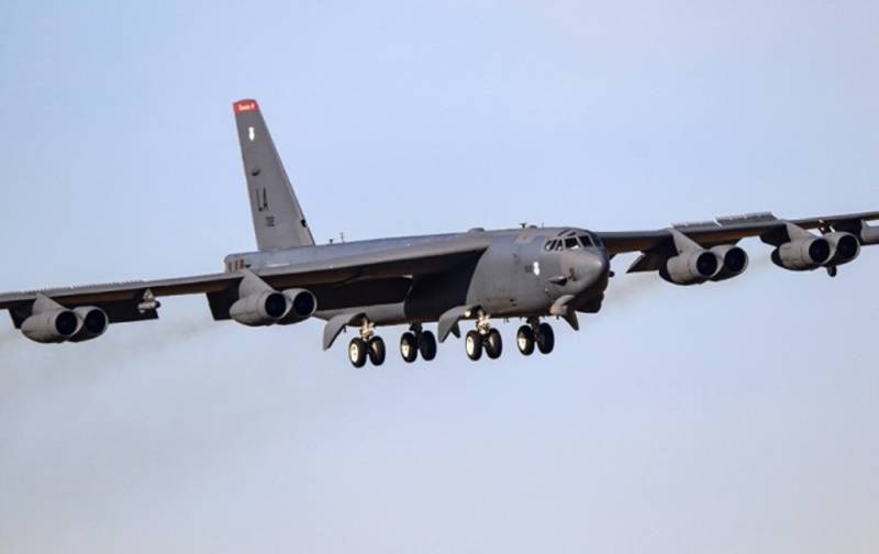 Bombarderos B-52 de EE UU sobrevuelan el Caribe cerca del espacio aéreo venezolano