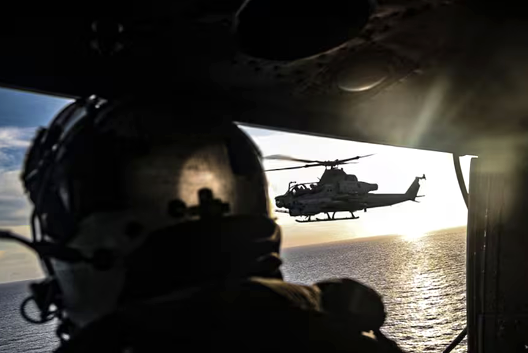 Helicópteros de ataque estadounidenses rodean el Caribe venezolano