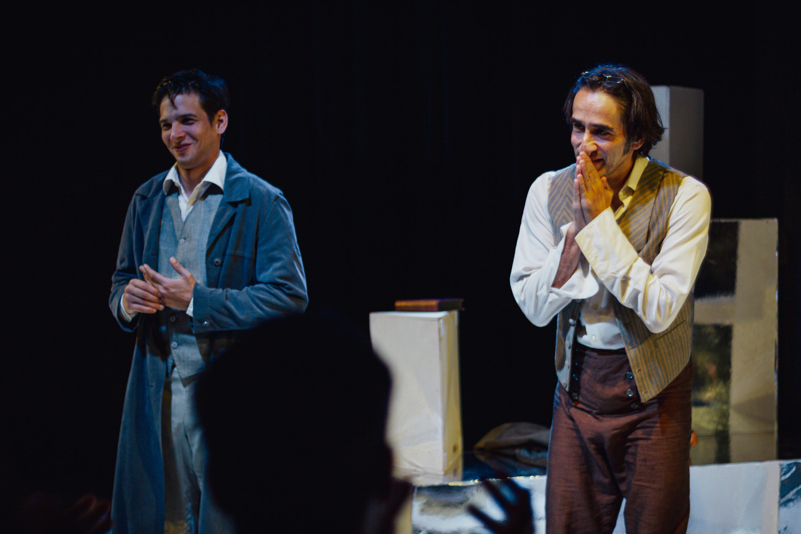 Simón y Rodríguez reviven ideales libertarios en emotiva obra teatral de Chocrón