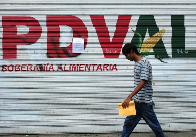 Maduro anunció la reactivación de 43 puntos Pdval en todo el país