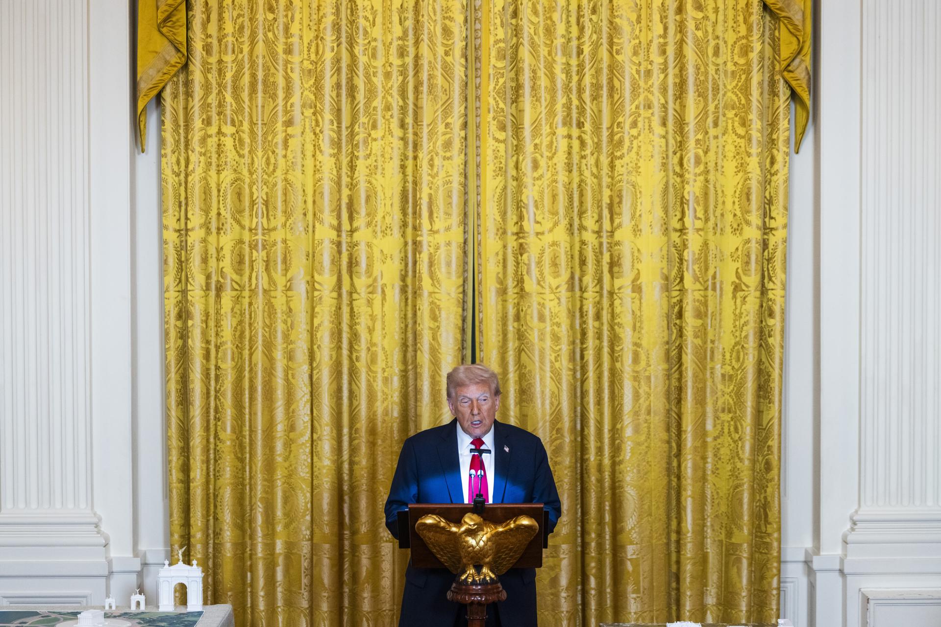 Trump admite que los aranceles de 100% a China son insostenibles: "Me obligaron a hacerlo"