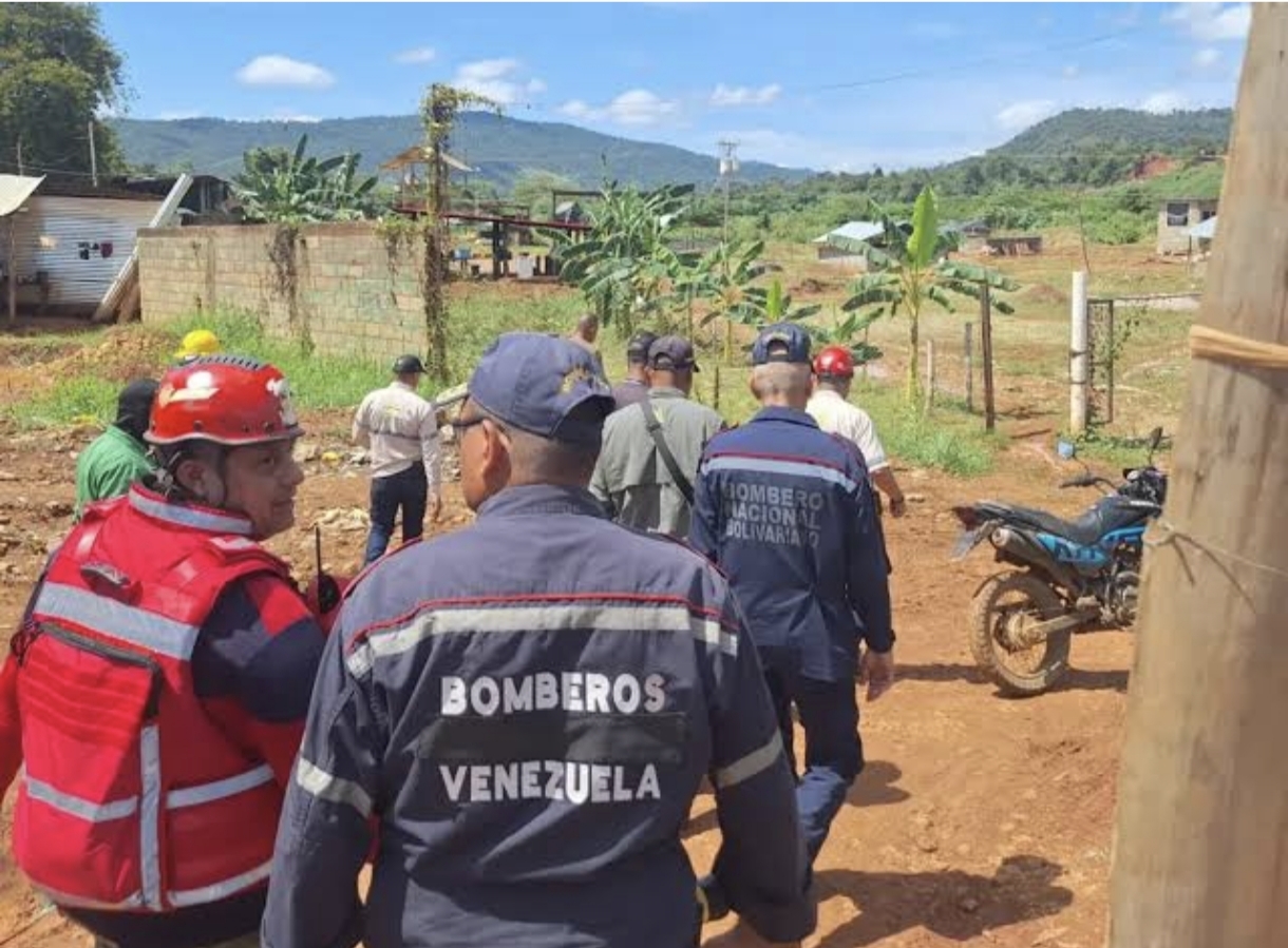 Bomberos hallan más víctimas de la mina inundada en Bolívar: asciende a cinco los cuerpos recuperados