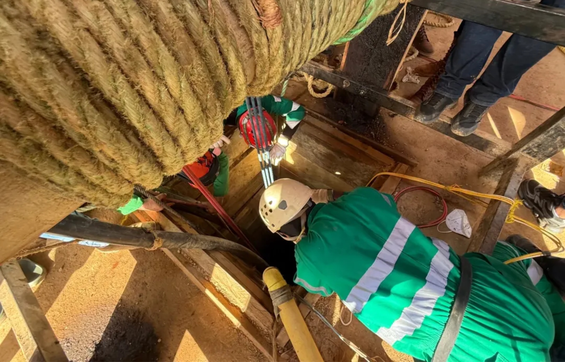 Exigen celeridad en búsqueda de mineros sepultados en mina de oro en El Callao