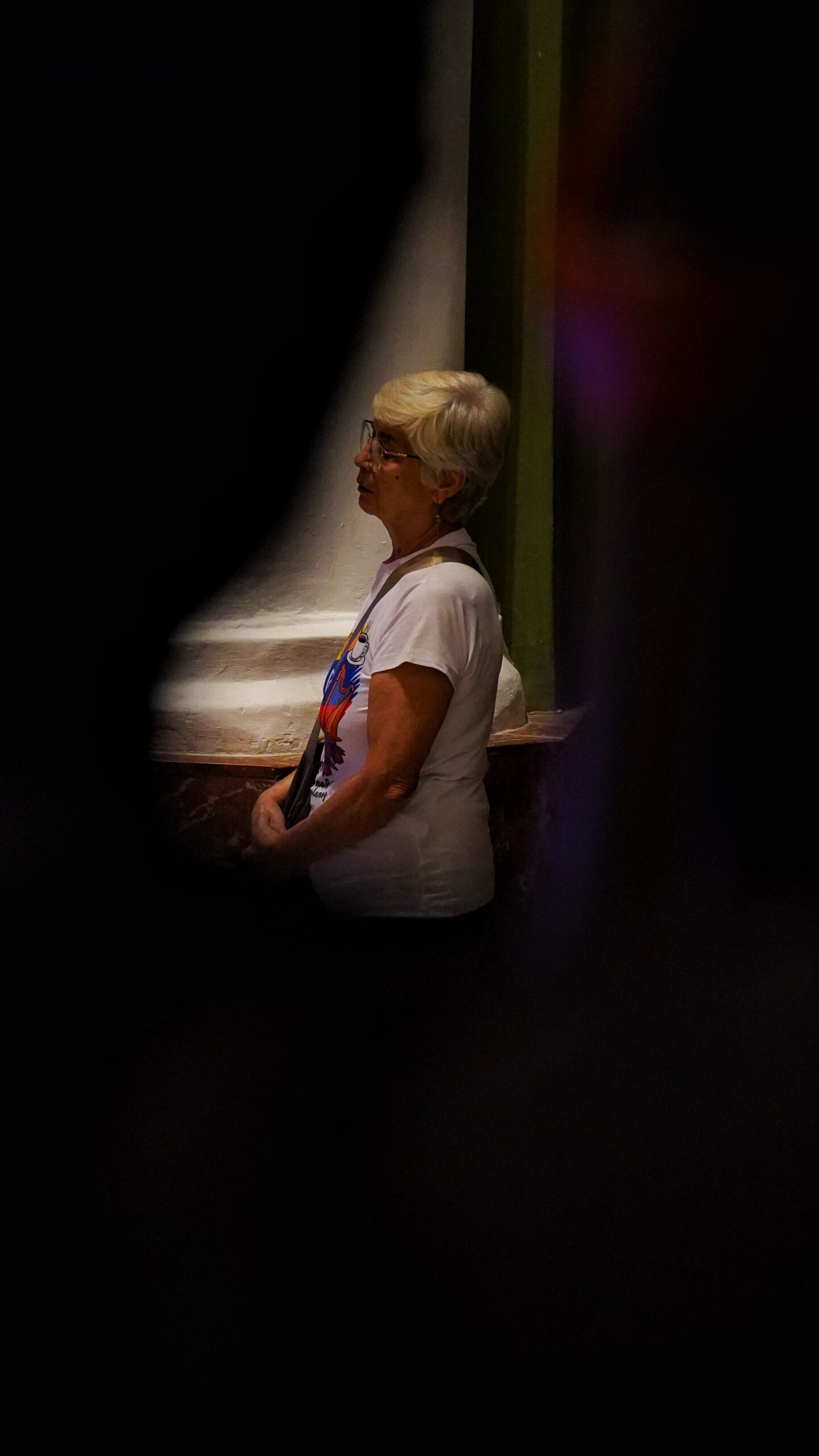 Prayers, tears and joy in La Candelaria church by José Gregorio Hernández and Carmen Rendiles
