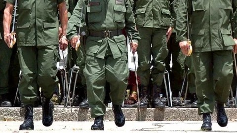 Civilizar a los militares
