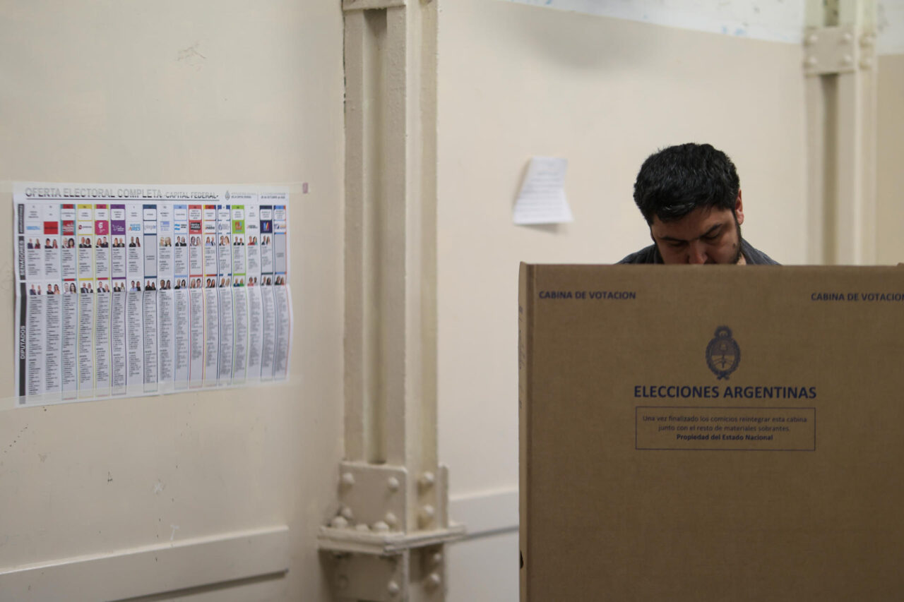 Abren los centro de votación en Argentina para las elecciones legislativas