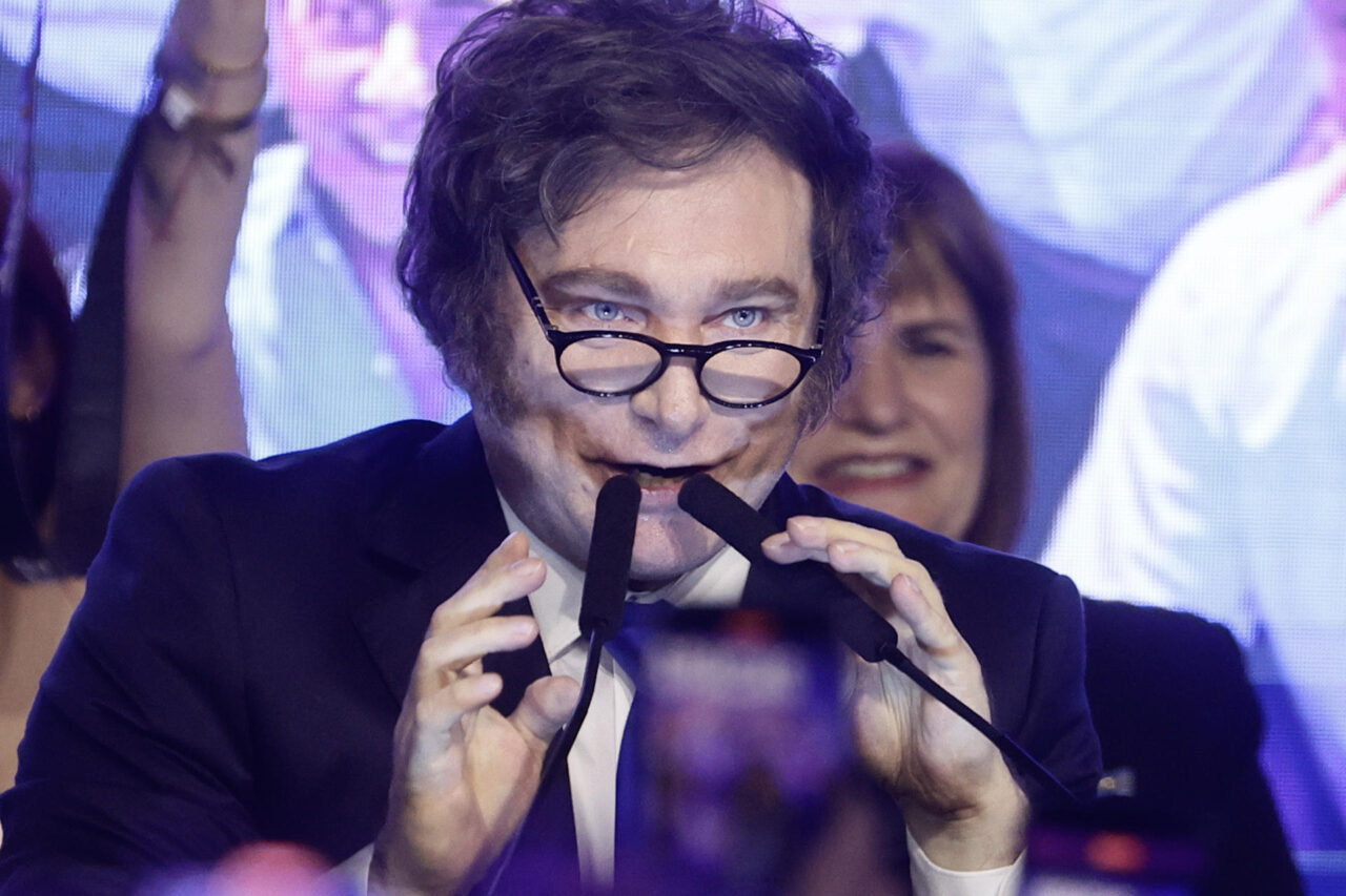 Milei retrasa remodelación de su Gobierno tras la victoria de su partido en los comicios