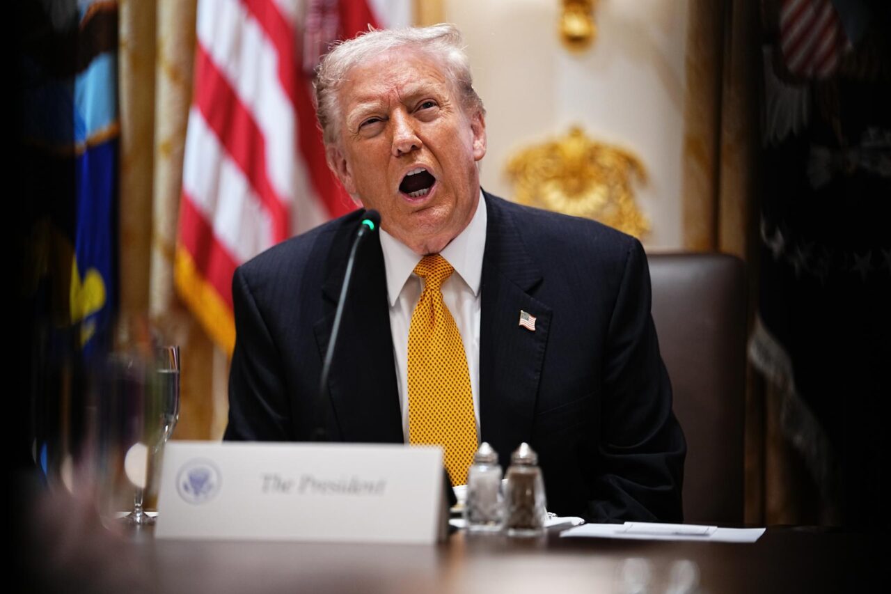 Trump celebra la dimisión del director de la BBC y le acusa de "corrupto"