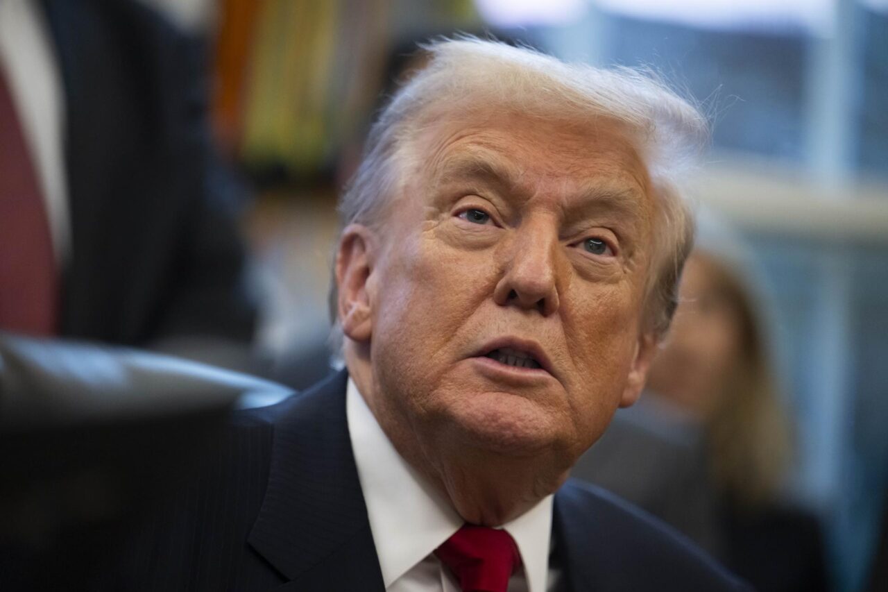 Trump acusa a los demócratas de "desviar la atención" con el caso Epstein y difundir bulos