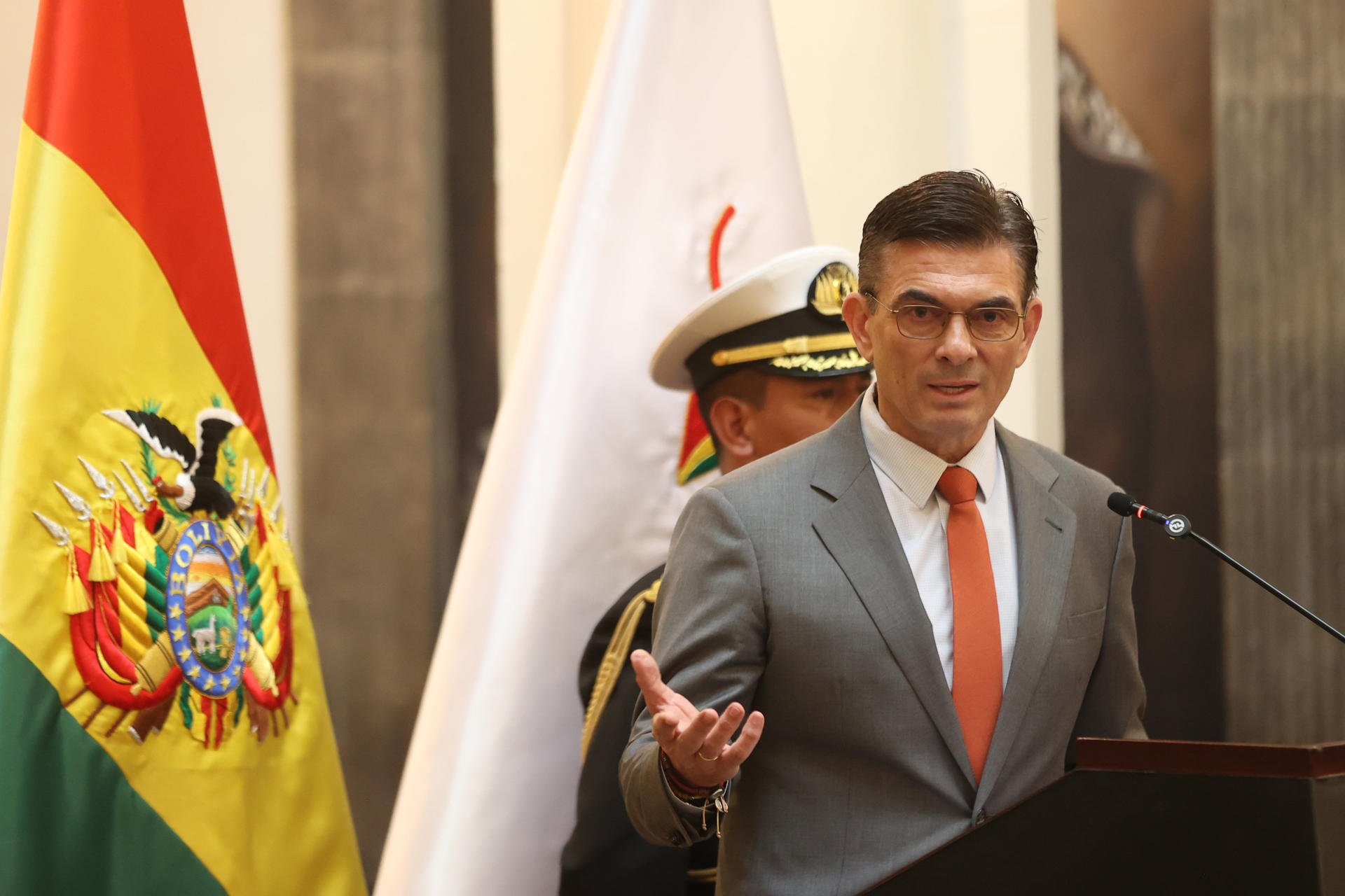 Presidente de Bolivia amenaza con cárcel a quienes 