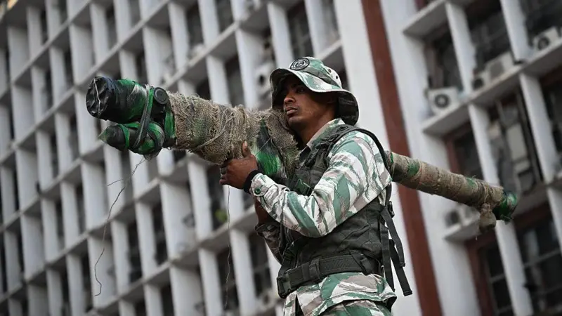 What is Venezuela's military capacity and how can it respond to a possible US attack?
