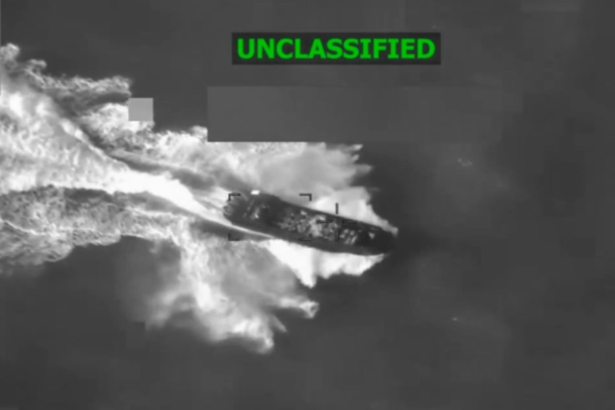 US admiral affirmed that he did not receive orders to kill survivors after a boat attack in the Caribbean Admiral Frank Bradley assured that he was not ordered to kill survivors after a boat attack in the Caribbean