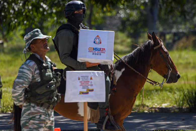 Maduro presents “street by street” defense plan and orders military deployment in front of the Caribbean as tension with the United States grows