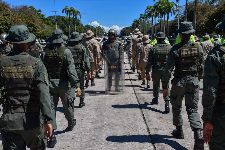 Maduro presents “street by street” defense plan and orders military deployment in front of the Caribbean as tension with the United States grows