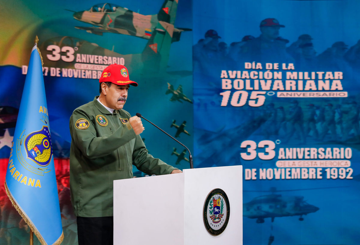 Maduro orders the air force to be ready to defend Venezuela and trusts in victory