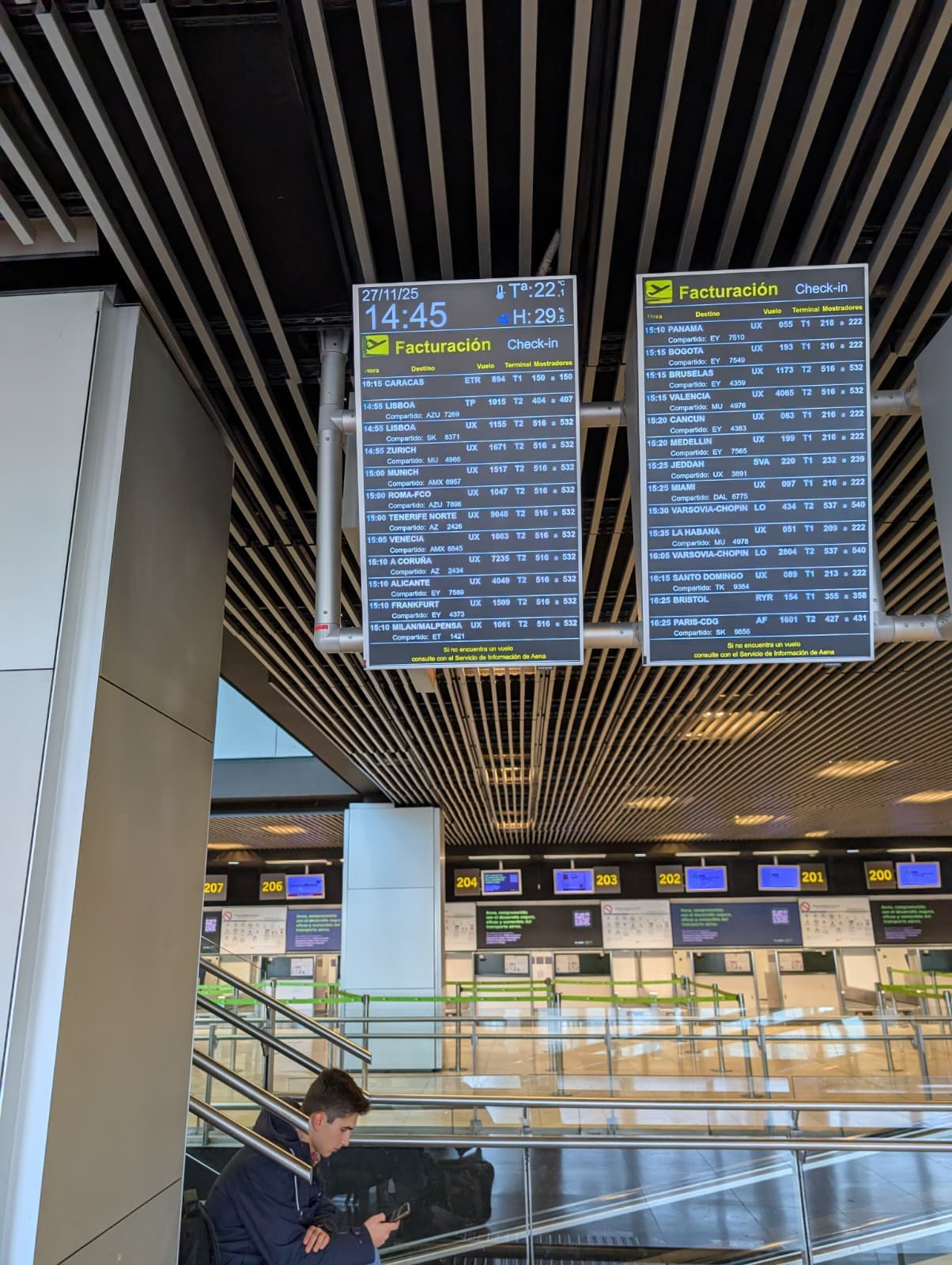 The drama of Venezuelans stranded in Madrid is increasing: they will not be able to sleep at the airport