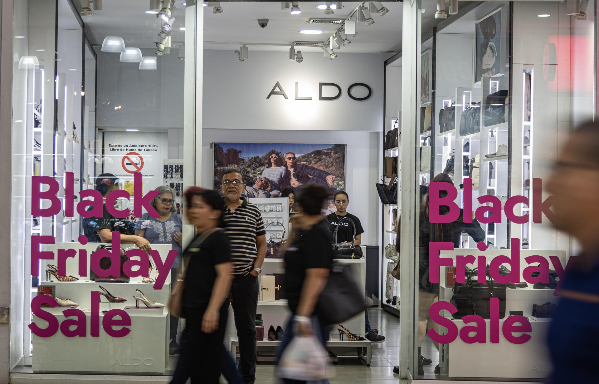 Stores offered significant discounts on November 28. Photo: EFE