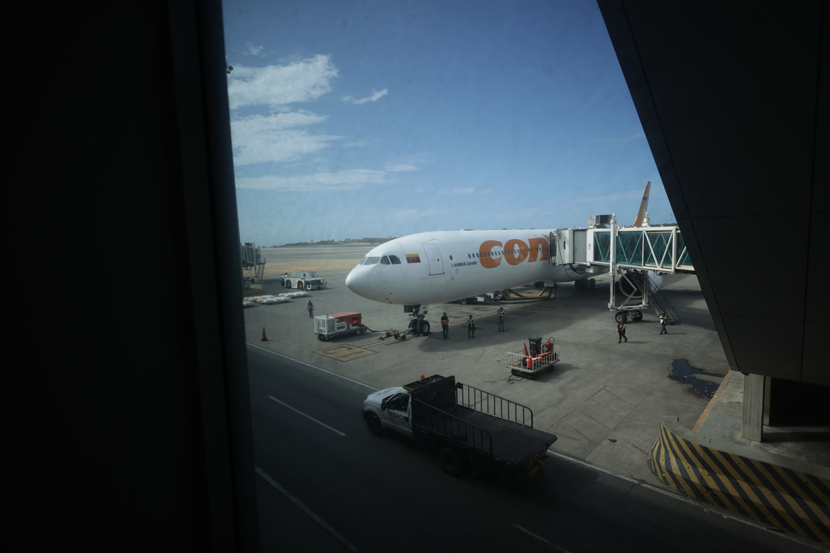 Venezuela's main airport continues to operate despite Trump's announcement