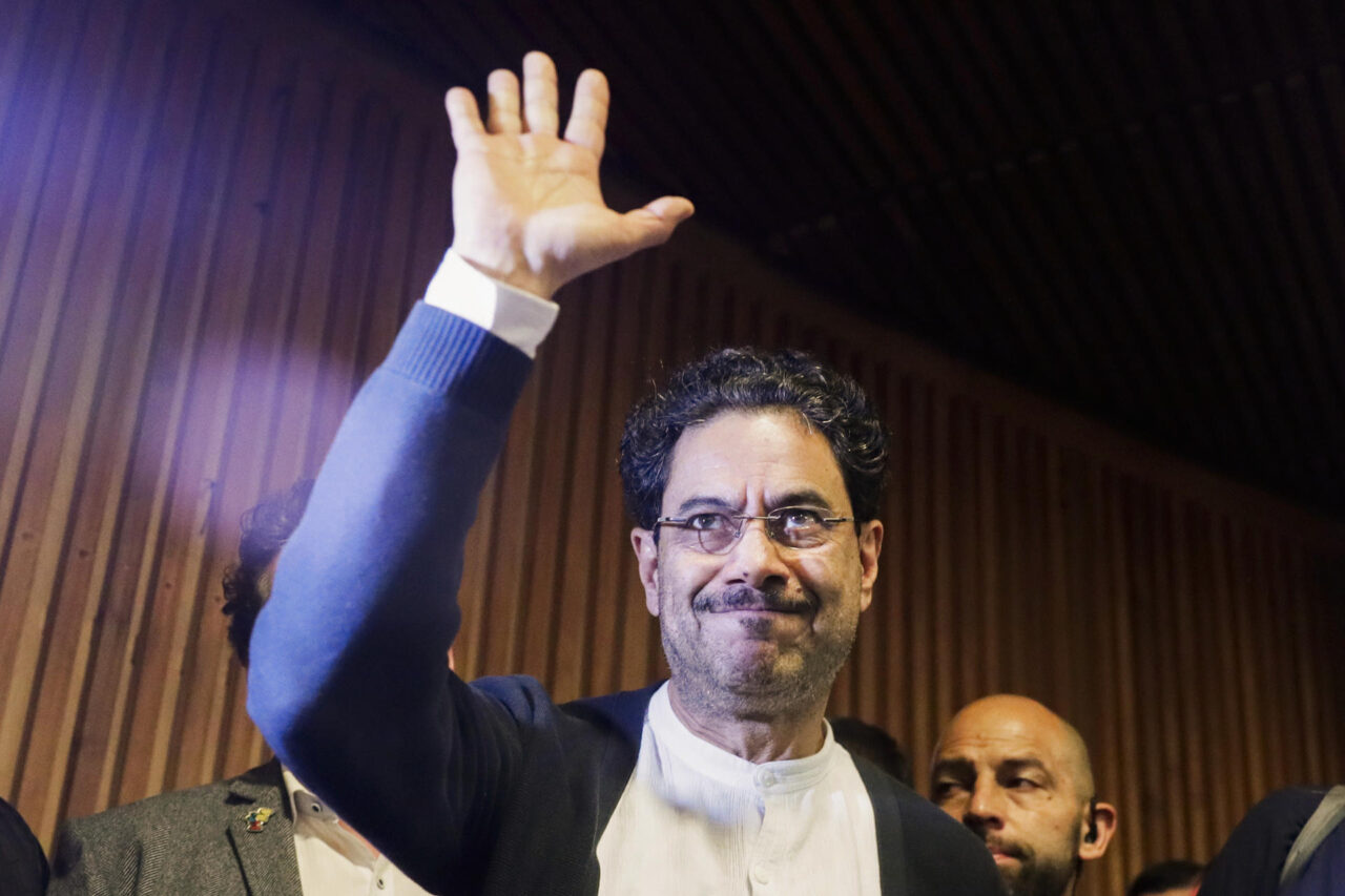 El senador de izquierdas Iván Cepeda lidera la intención de voto presidencial en Colombia