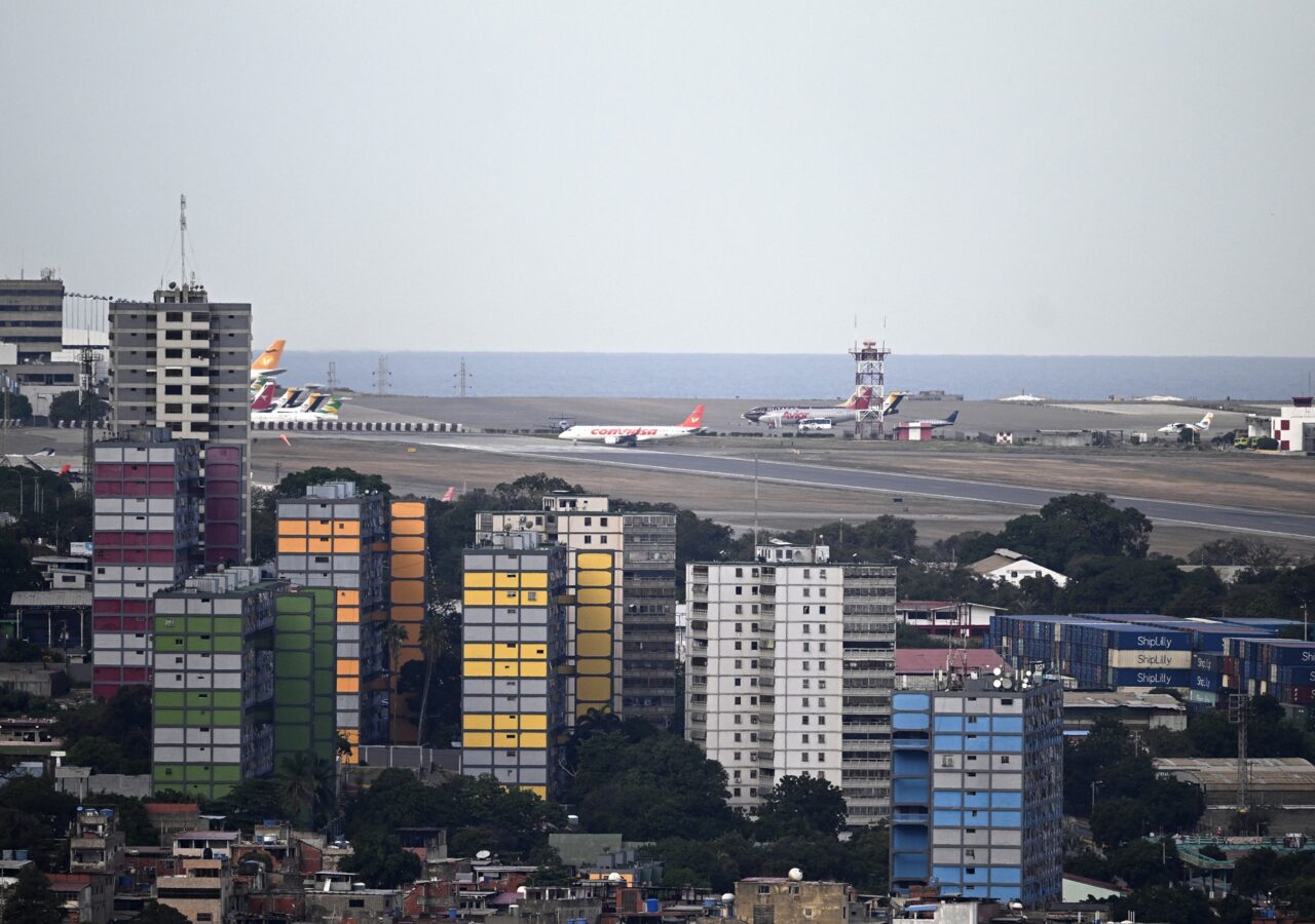 Venezuela impone restricción a vuelos civiles en frontera sur