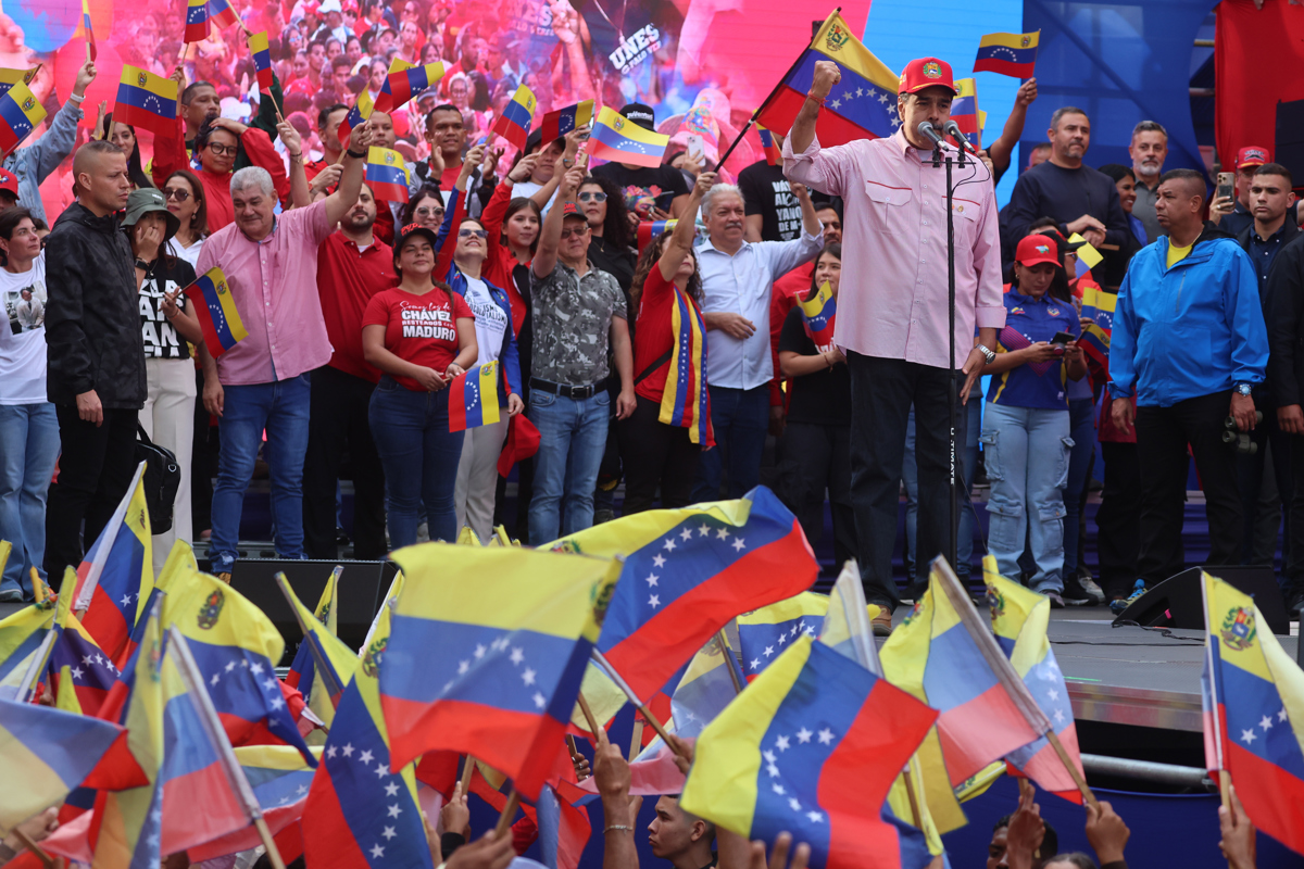 Chavistas en Caracas dicen que buscan la paz, pero están listos para "defender la patria"
