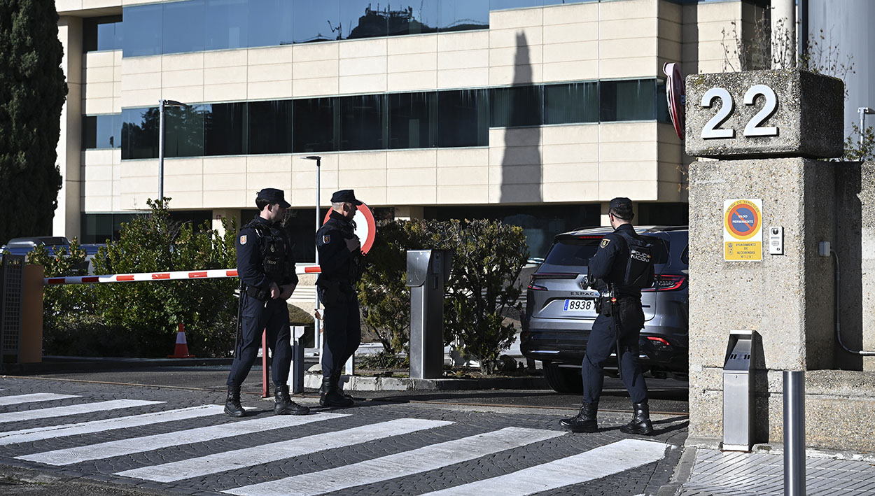 Escándalo en Plus Ultra por presunto tráfico de oro venezolano