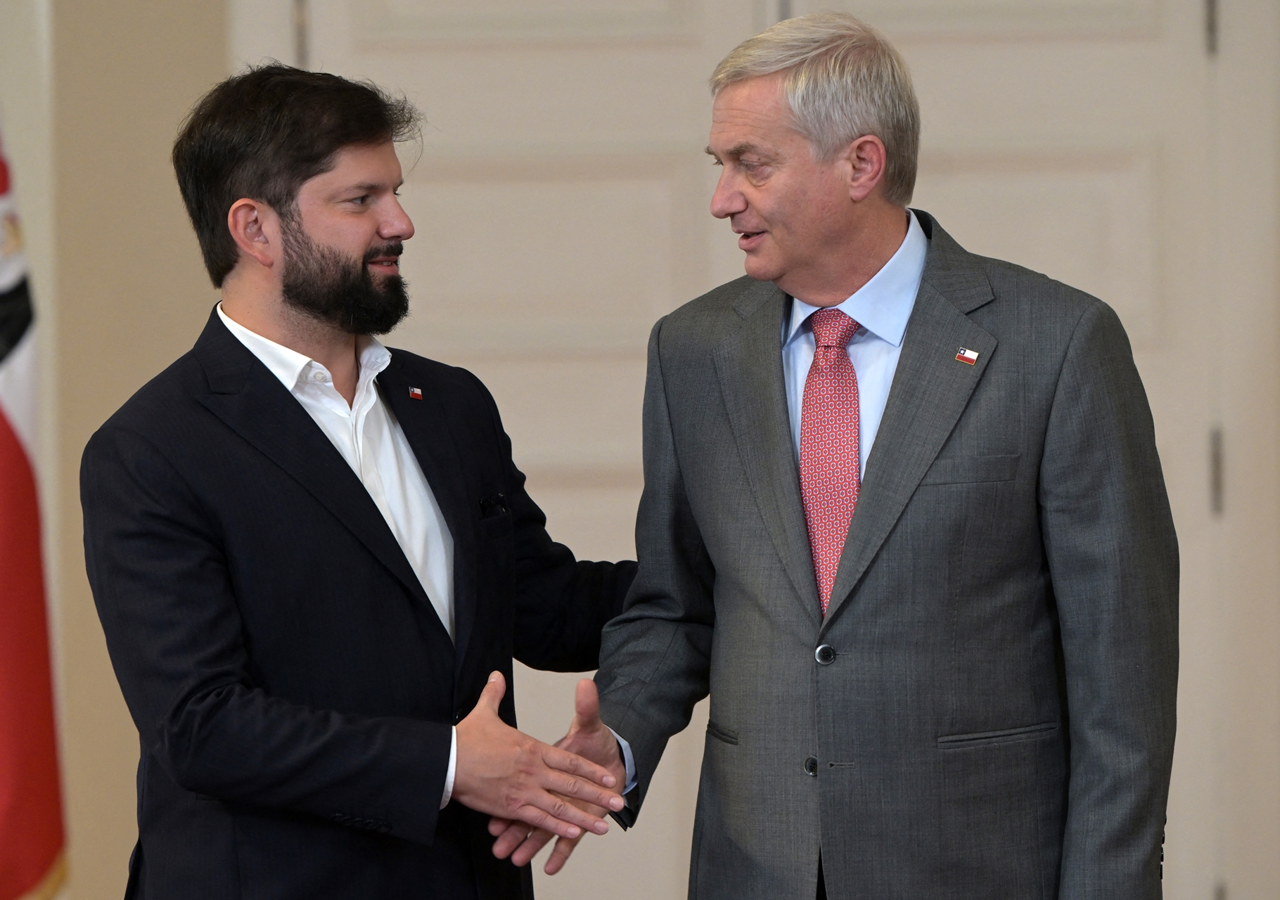 Boric recibió a Kast en La Moneda para iniciar la transición