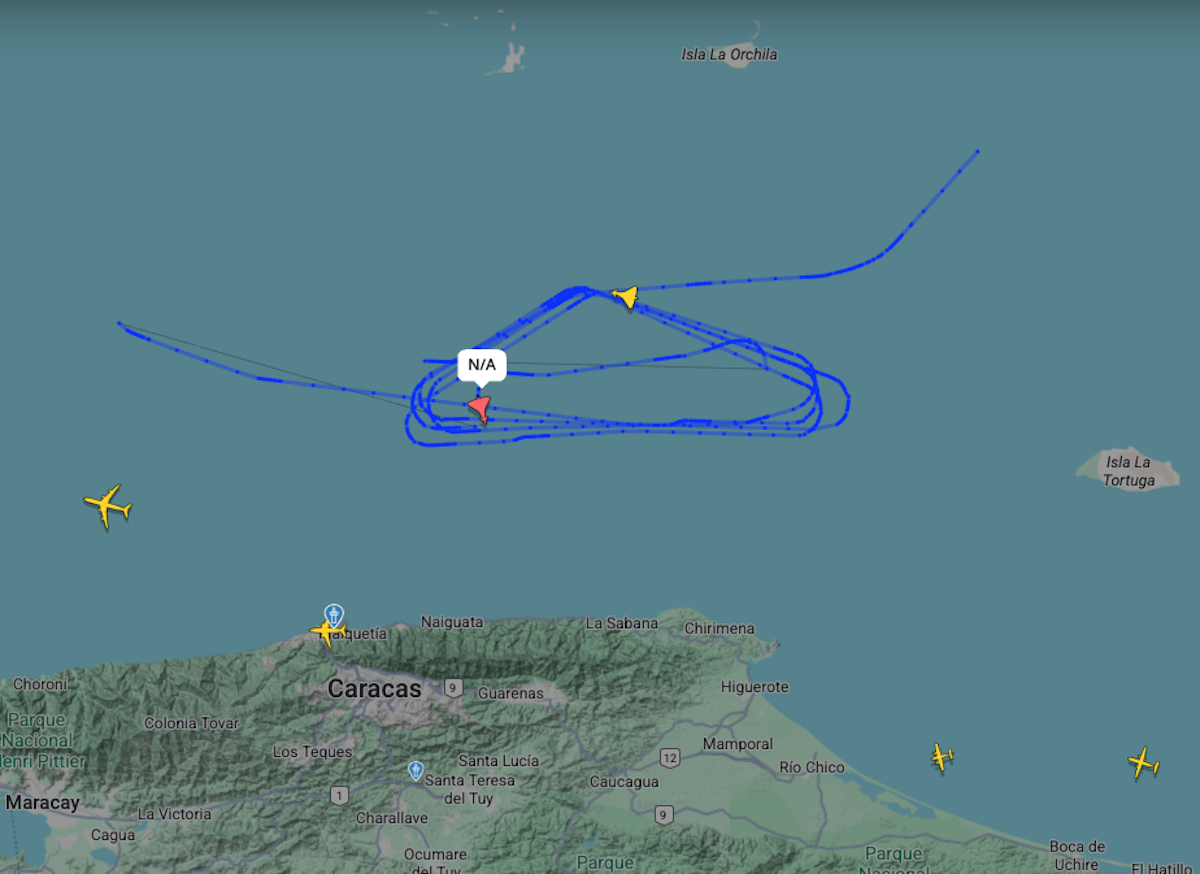 Five American fighter planes fly over near Maiquetía American aircraft