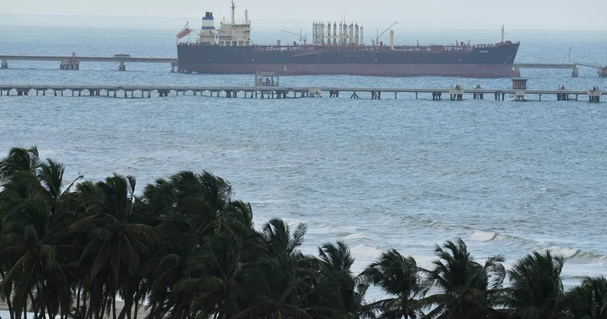 This Sunday Trump confirmed that a third oil tanker from Venezuela was intercepted, an action that worries Russian authorities Photo File