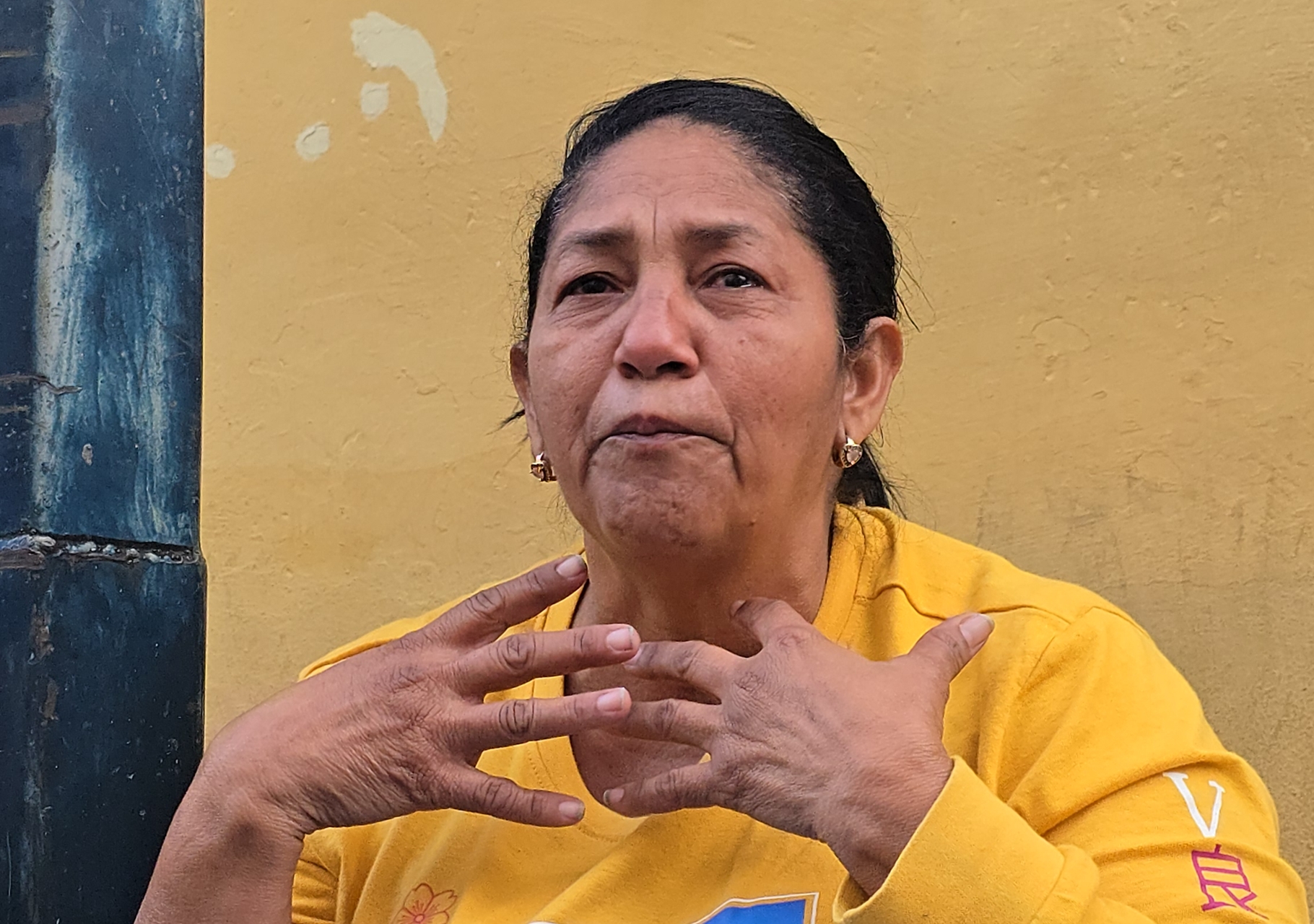 Relatives of political prisoners continue waiting while fear grows that releases will stop